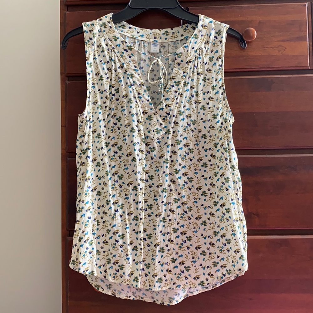 Old navy sleeveless top!